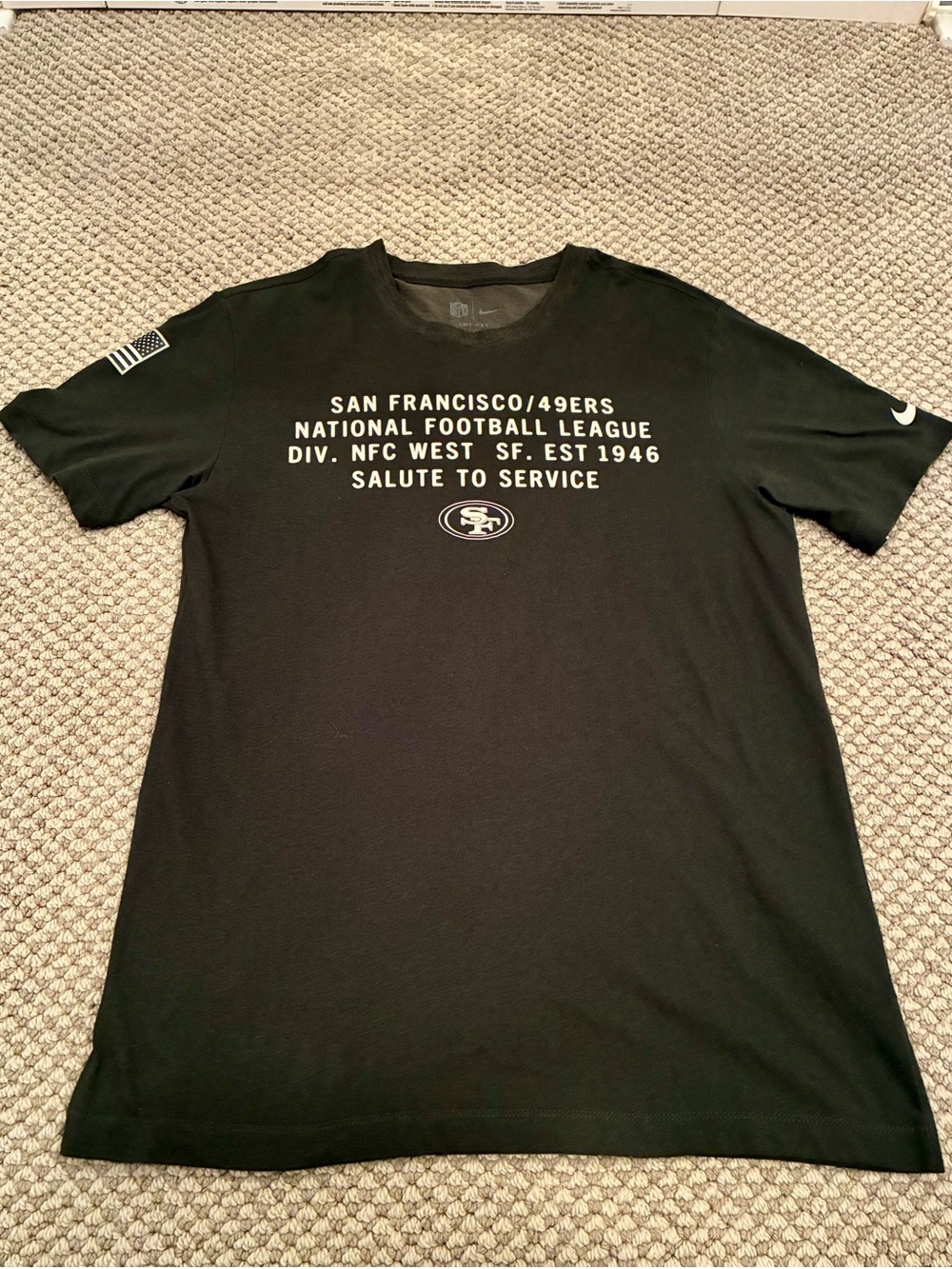 Nike Men’s San Francisco 49ers Salute to Service Sideline Dri-FIT T-Shirt Large